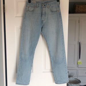 Men’s Levi’s light colored jeans